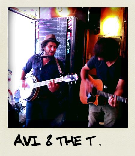 Avi and the Troubadours @ La Fusée