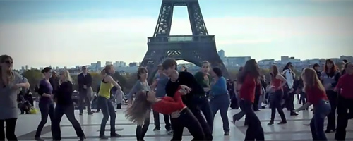 Thinking 'bout somethin' flashmobs in Paris